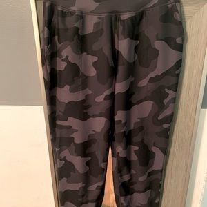 Black camo elevate joggers. High rise